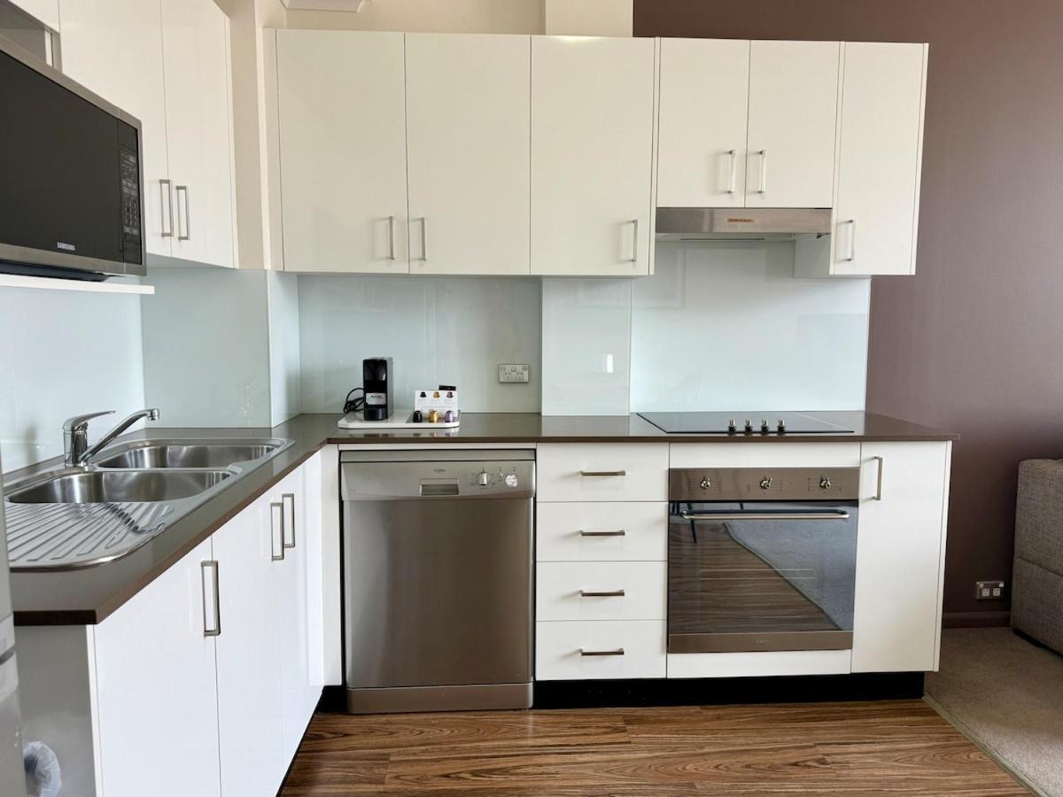 Darling Harbour Escape - 1 Bedroom - Pool-gym-aircon - Views Apartment Sydney