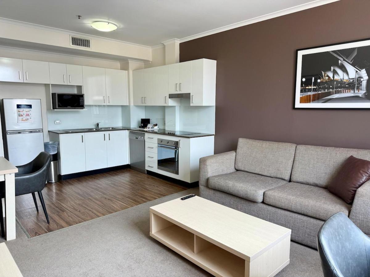 Darling Harbour Escape - 1 Bedroom - Pool-gym-aircon - Views